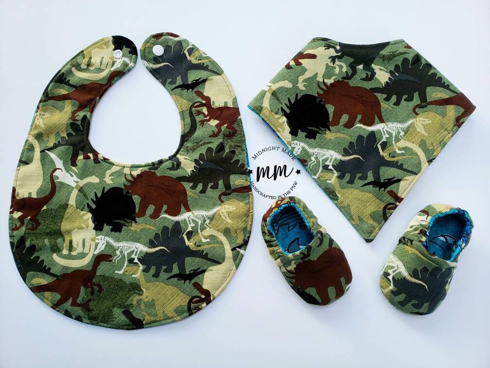 Camo camouflage gecko animal dinosaur baby set, baby bib, bib bandana, burp cloth, baby shoes baby mocs, toddler child Bib. Midnight Made